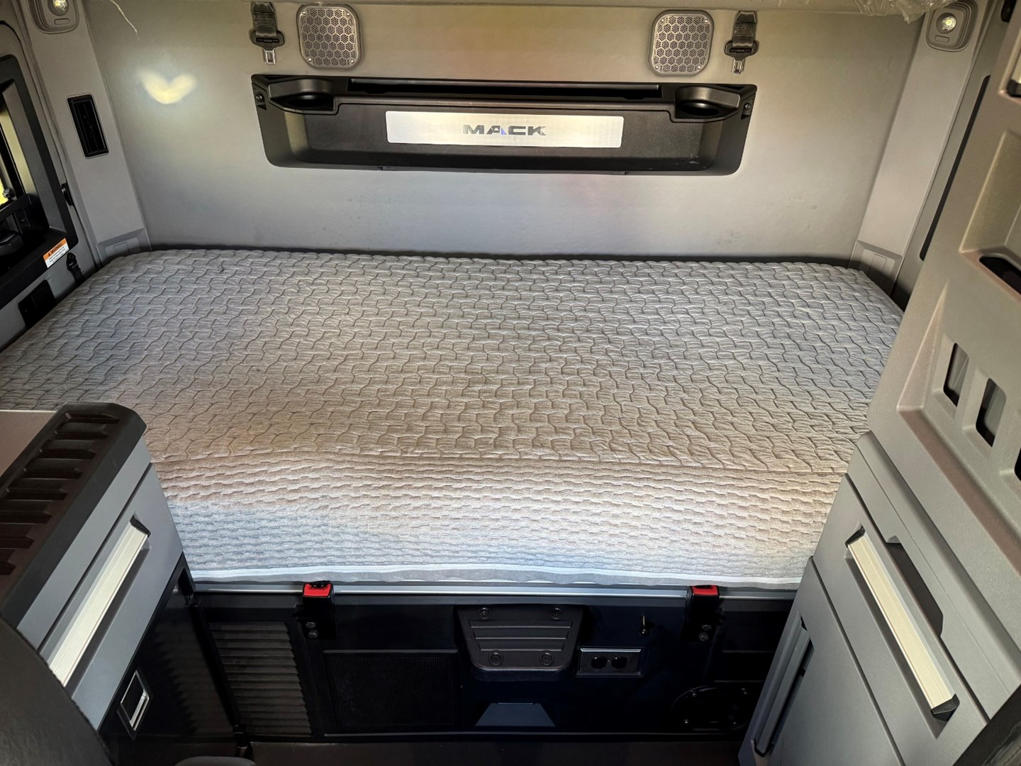 2023 MACK AN64T - USED TRUCKS SLEEPER - image 18